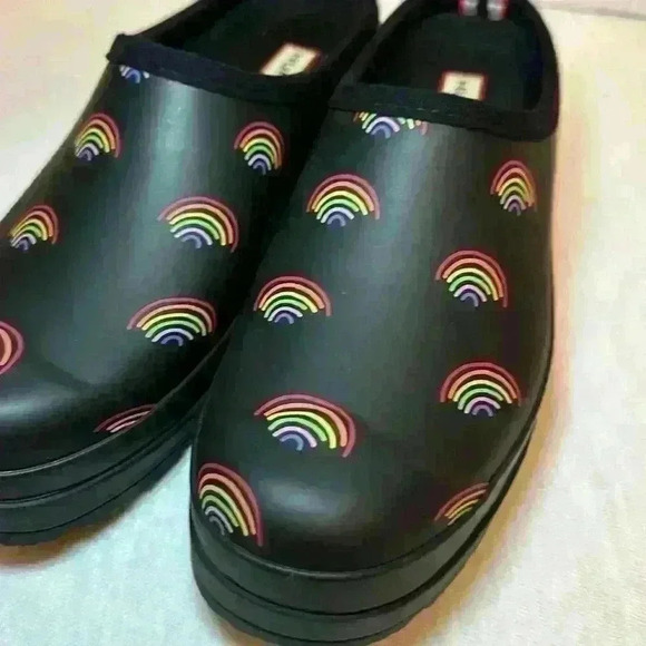 Hunter Play Mini Rainbow Print Womens Navy Clogs NWOT Rain Clogs Women’s Size 8 - Picture 2 of 11